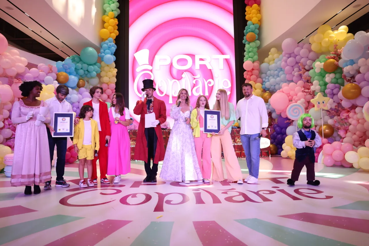 Port Mall: Вилли Вонка и больше 30 000 детей установили рекорд – самая большая шоколадка в стране