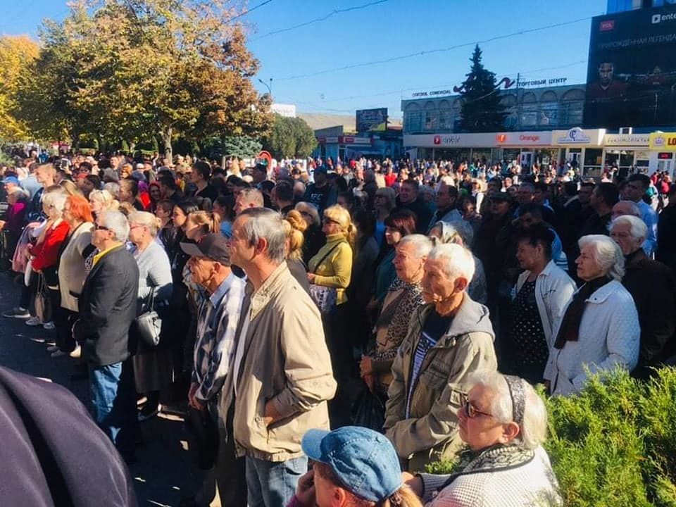 Усатый не появился на дебатах с кандидатом от ПСРМ в Бельцах