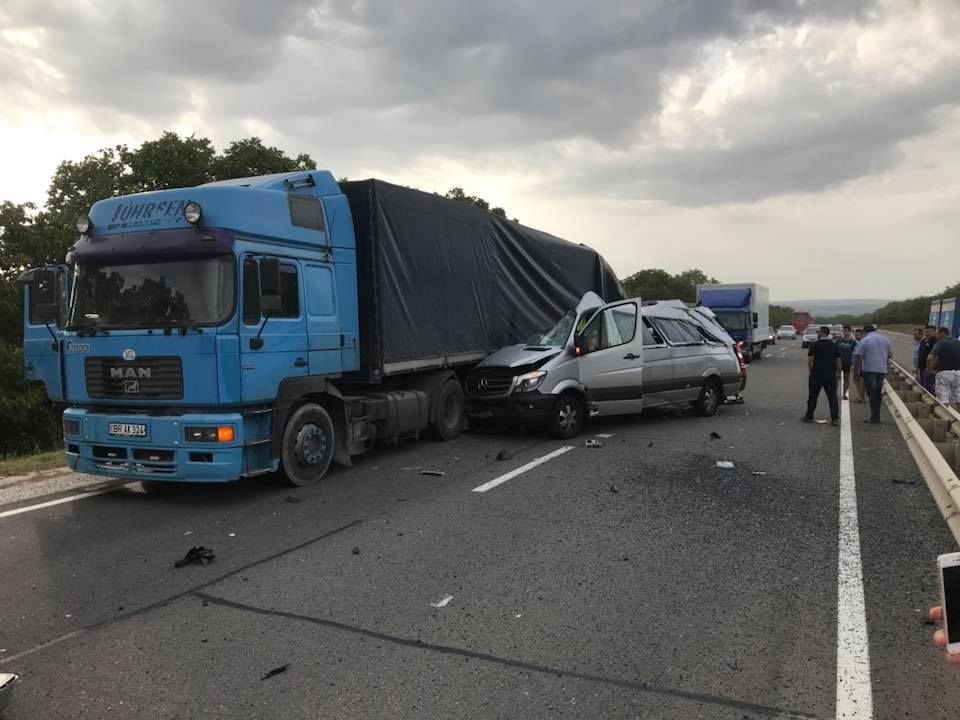 Появились подробности об аварии с участием грузовика и микроавтобуса