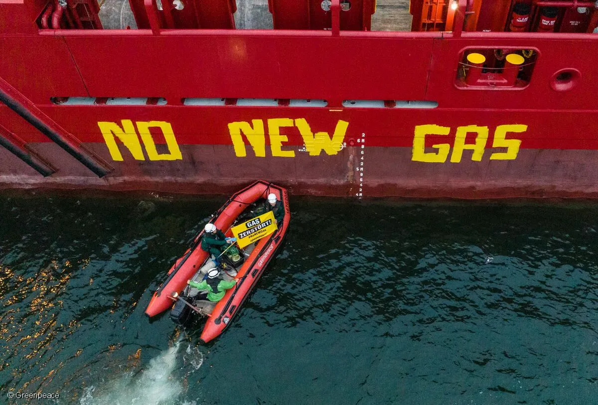 Активисты Greenpeace начали протесты против немецкого газопровода СПГ