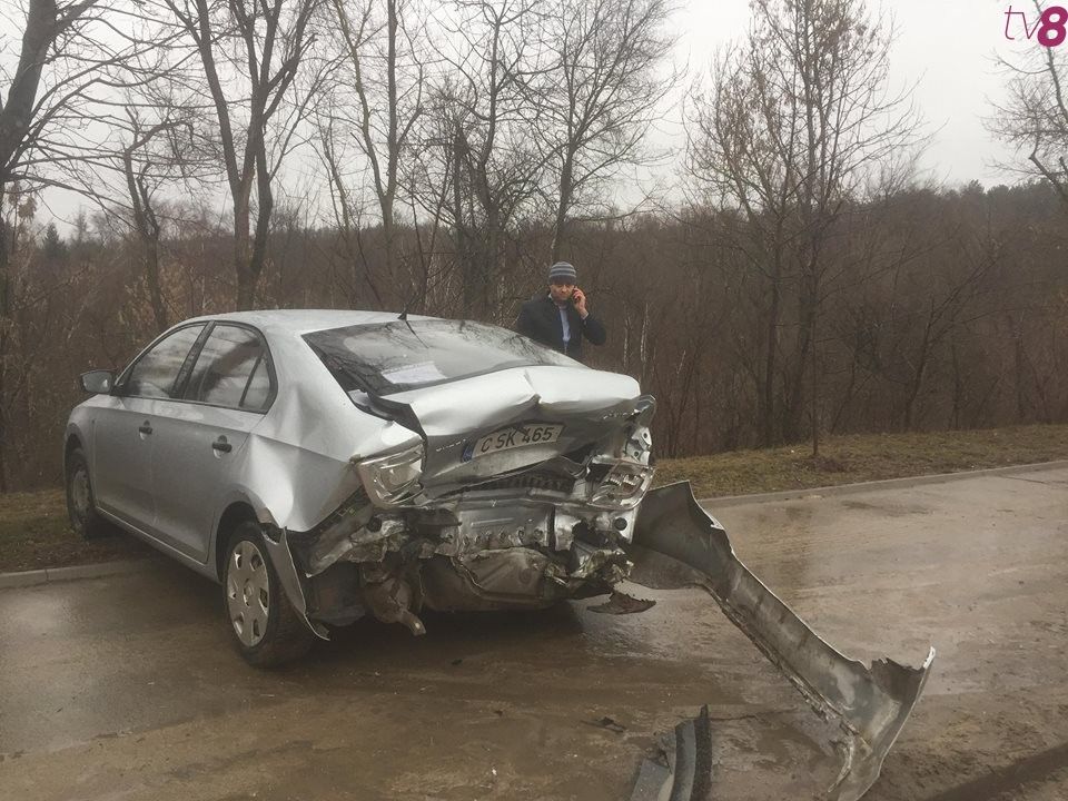 На улице Алеку Руссо столкнулись два автомобиля
