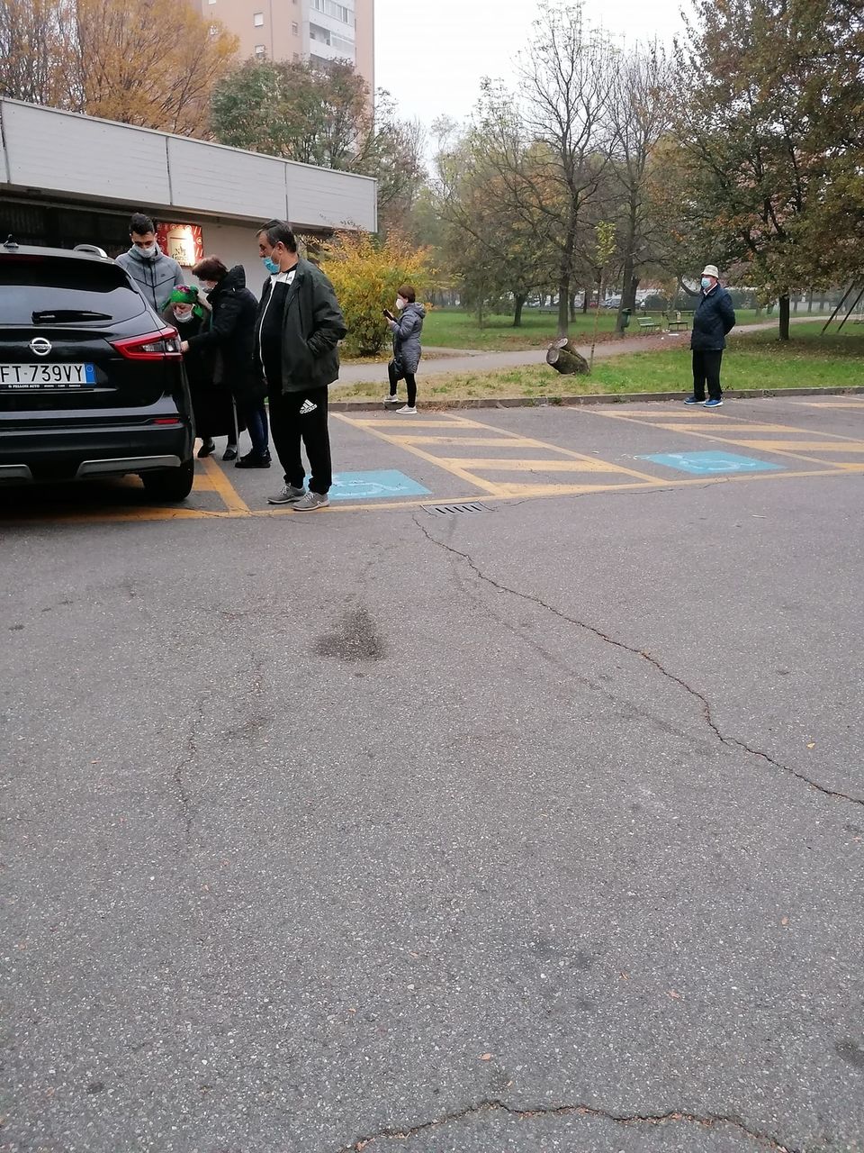 В Италии 90-летняя гражданка Молдовы приехала на участок к семи утра