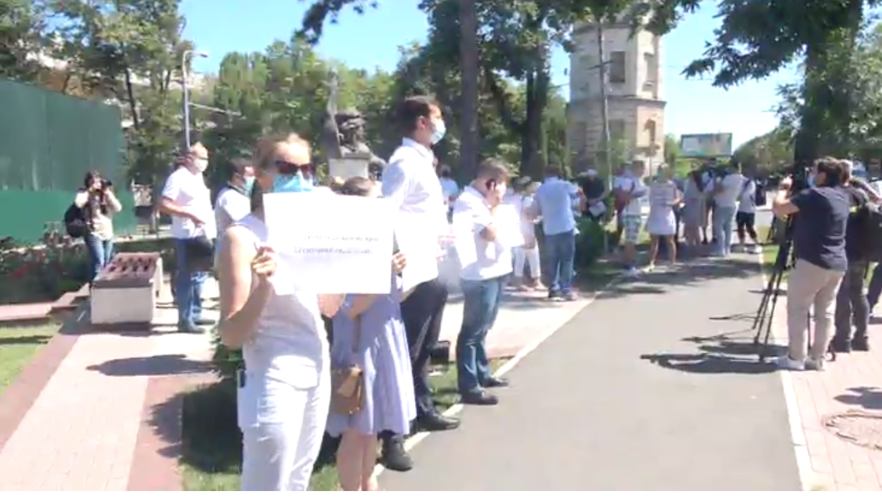 В Кишиневе прошла акция протеста перед посольством Республики Беларусь