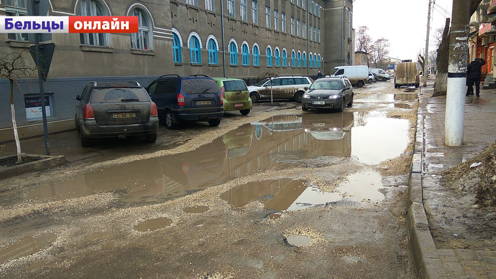 Жители Кишинева возмущены ужасающим состоянием столичных дорог