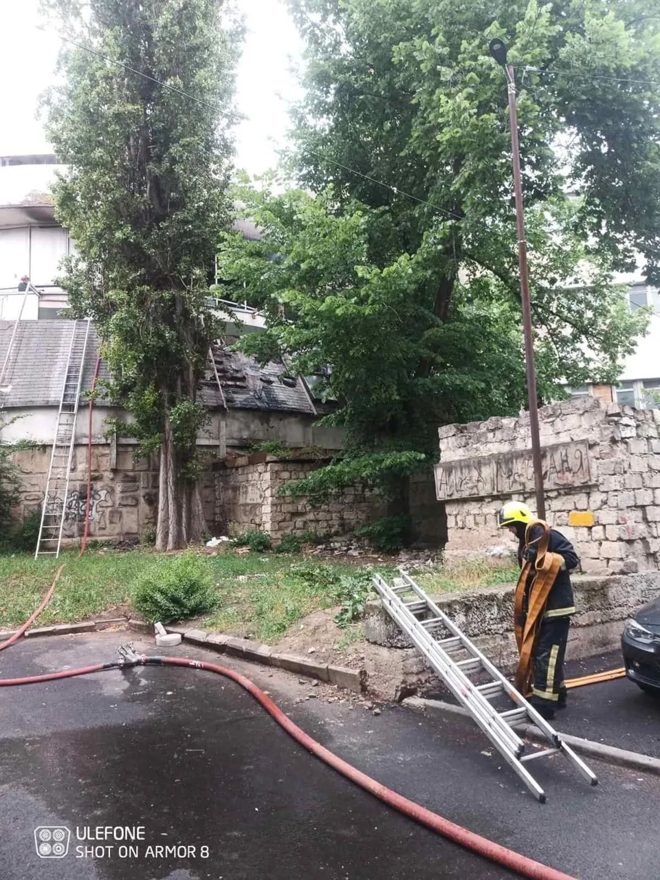 Пожарным удалось быстро потушить пожар возле гостиницы Național