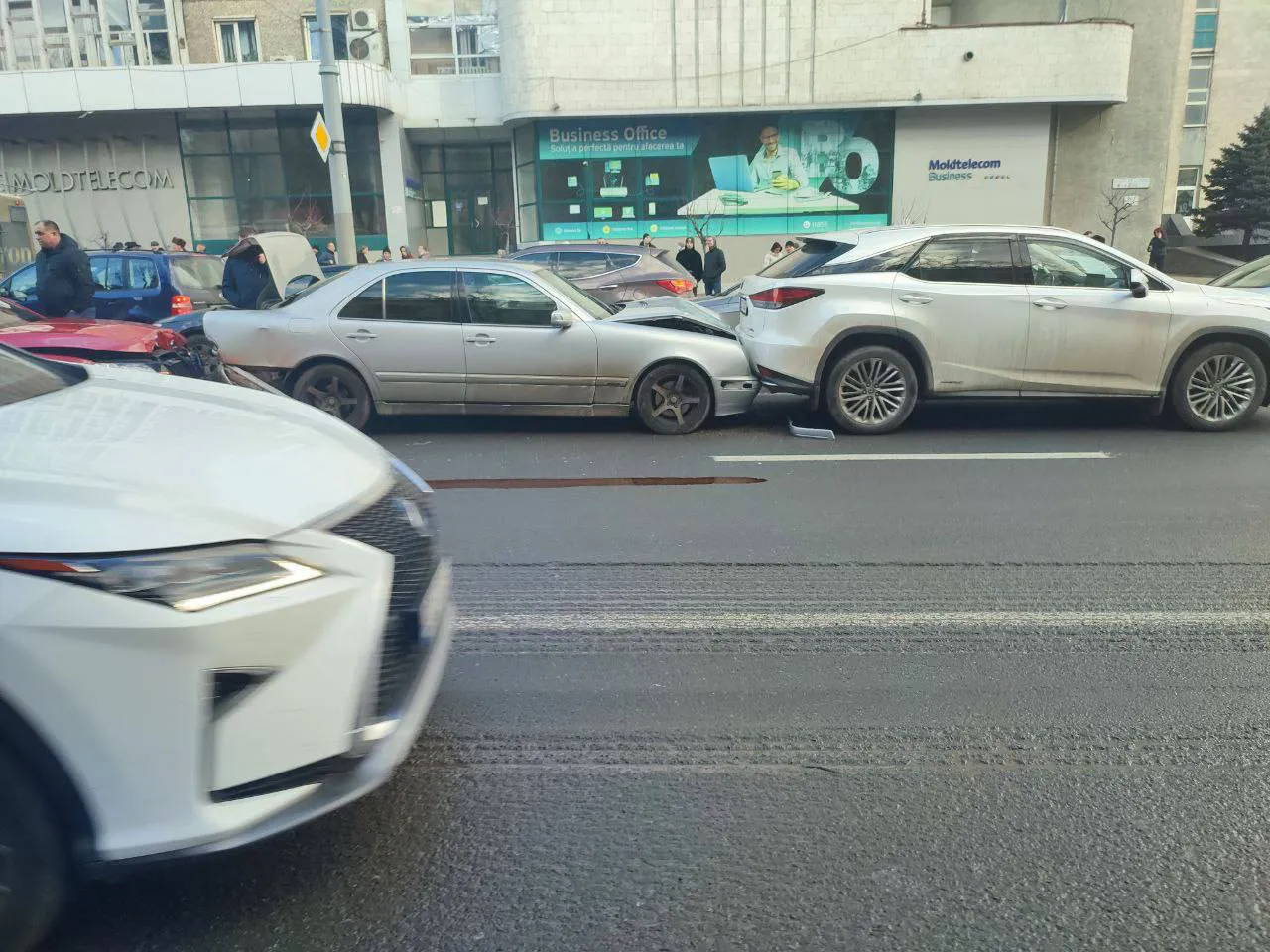 В центре Кишинева столкнулись пять машин