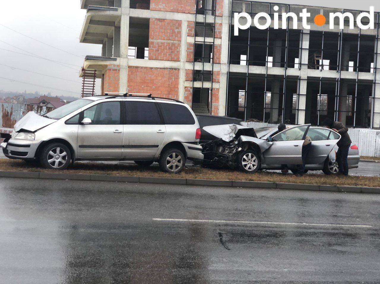 Авария с участием нескольких автомобилей произошла на Старой Почте