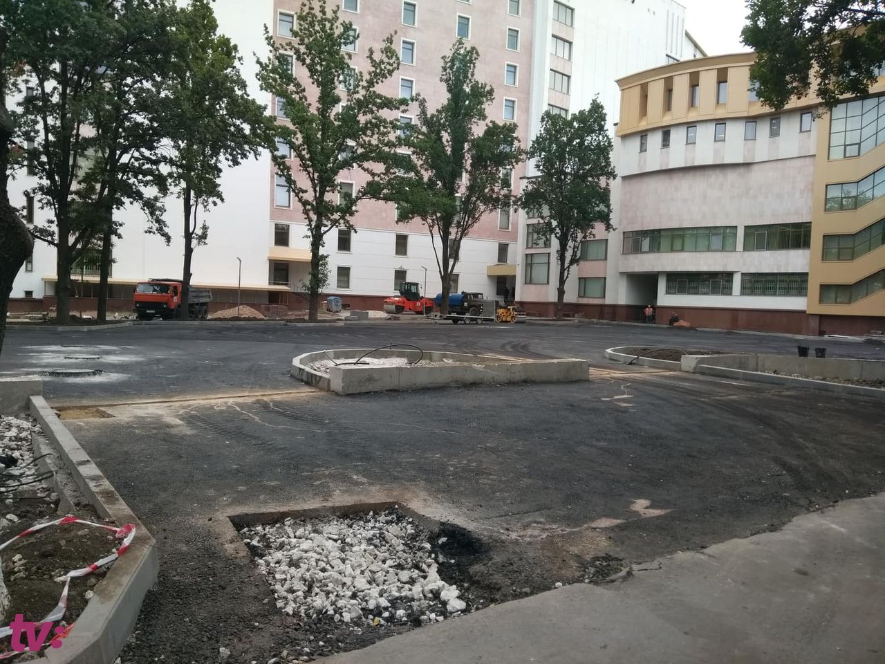У здания парламента появилась новая парковка