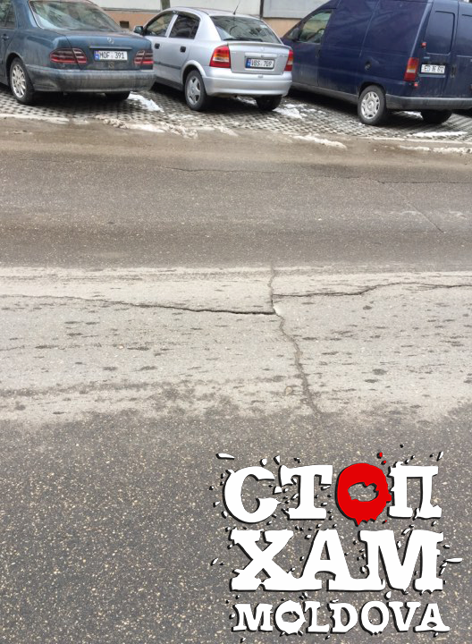 В Кишиневе коммунальщики безалаберно заасфальтировали опасный участок дороги