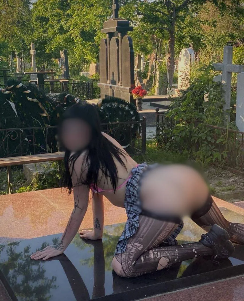 Героиня скандальной фотосессии на кладбище рассказала, что это был челлендж в TikTok