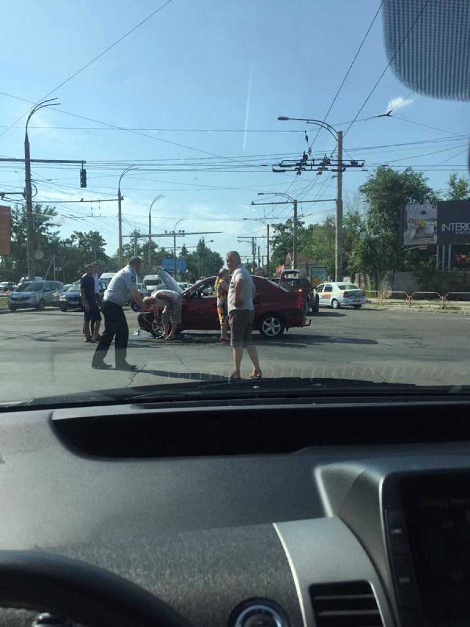 Из-за аварии на виадуке образовалась километровая пробка