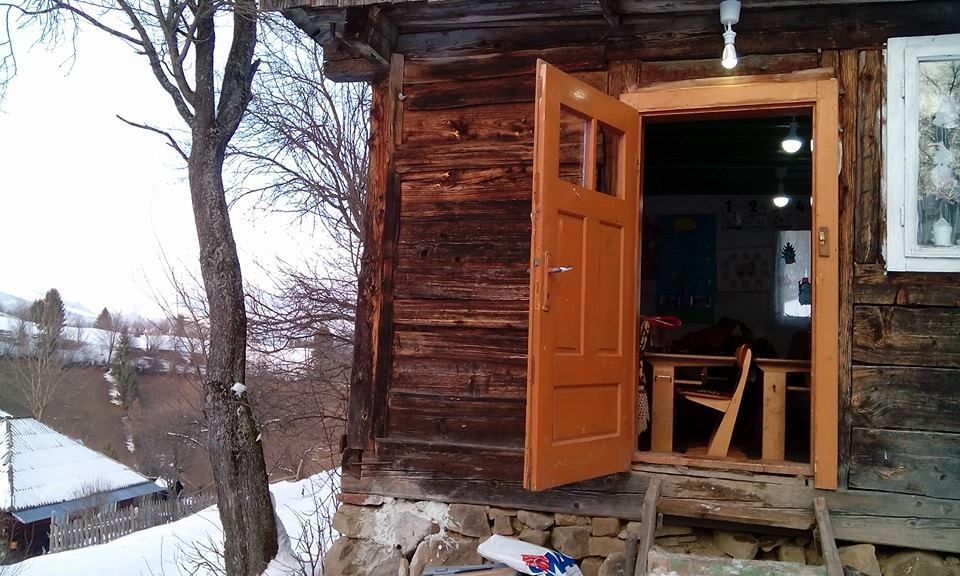 Самая маленькая школа в Румынии имеет площадь всего 12 квадратных метров