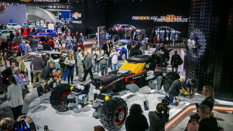 Из кубиков Lego собрали Бэтмобиль в натуральную величину