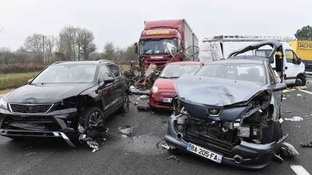 Во Франции столкнулись 50 авто: есть жертвы