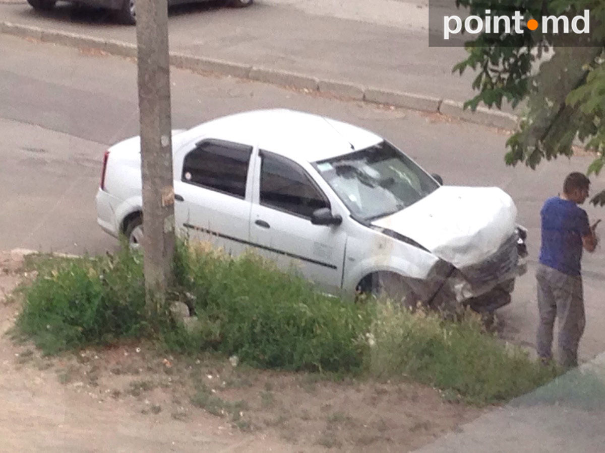 Dimineață cu ghinion pentru doi șoferi, implicați într-un accident