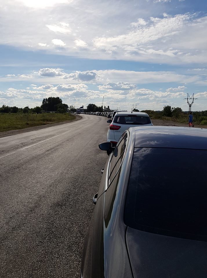 На молдо-украинской границе образовались огромные очереди