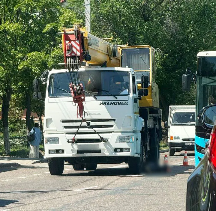 Accident grav în Capitală: Un pieton, lovit mortal de un autocamion