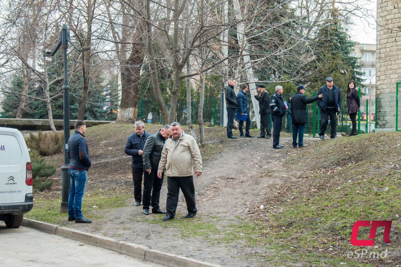 Автовладельцы центра Бельц: Мы не можем законно заехать в свой двор