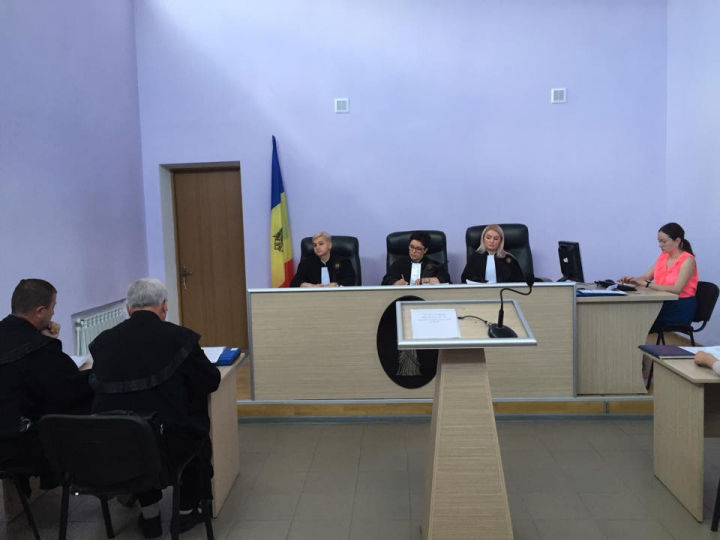 Cazul bebeluşului din Bălţi, vândut de părinţi. Imagini de la prima şedinţă de judecată