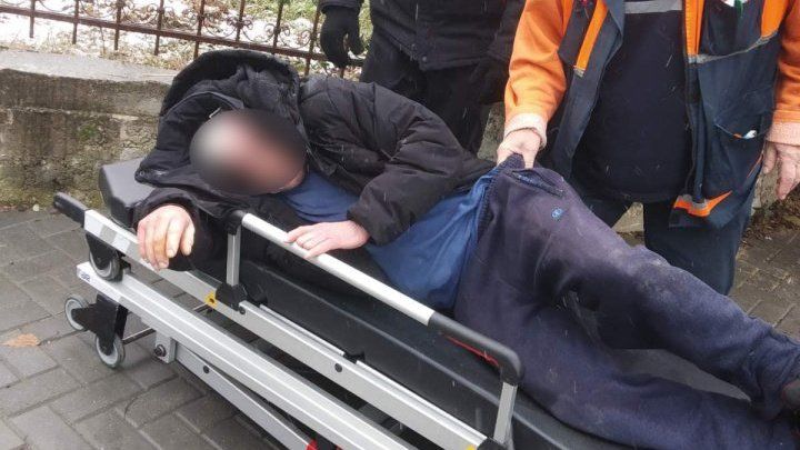 Карабинеры помогли мужчине, которому стало плохо в парке на Буюканах