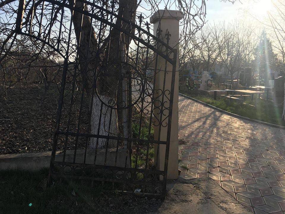 Un monument dintr-o localitate a Republicii Moldova, vandalizat