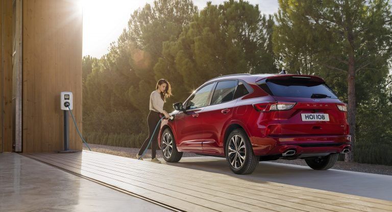 Новый Ford Kuga: платформа и дизайн от Focus и разнообразие гибридов