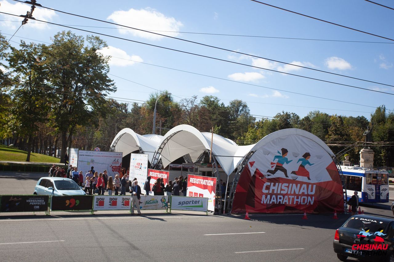 На центральной площади открылся стартовый городок Chisinau Marathon