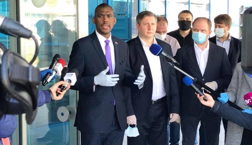 Посольство США пожертвовало 25 компьютеров "Центру COVID-19" в Кишиневе