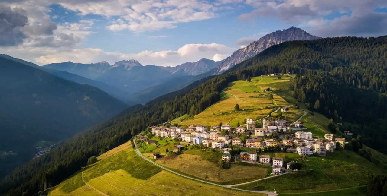 Satele de munte din Italia oferă 100.000 de euro pentru relocare