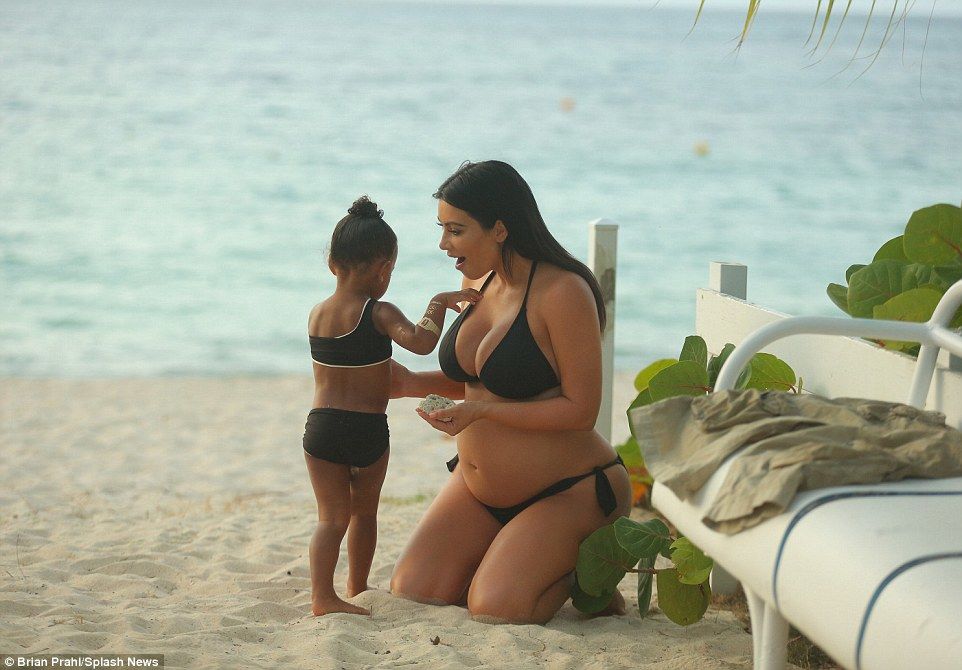 Kim Kardashian ar fi angajat o mamă-surogat pentru a avea un al treilea copil