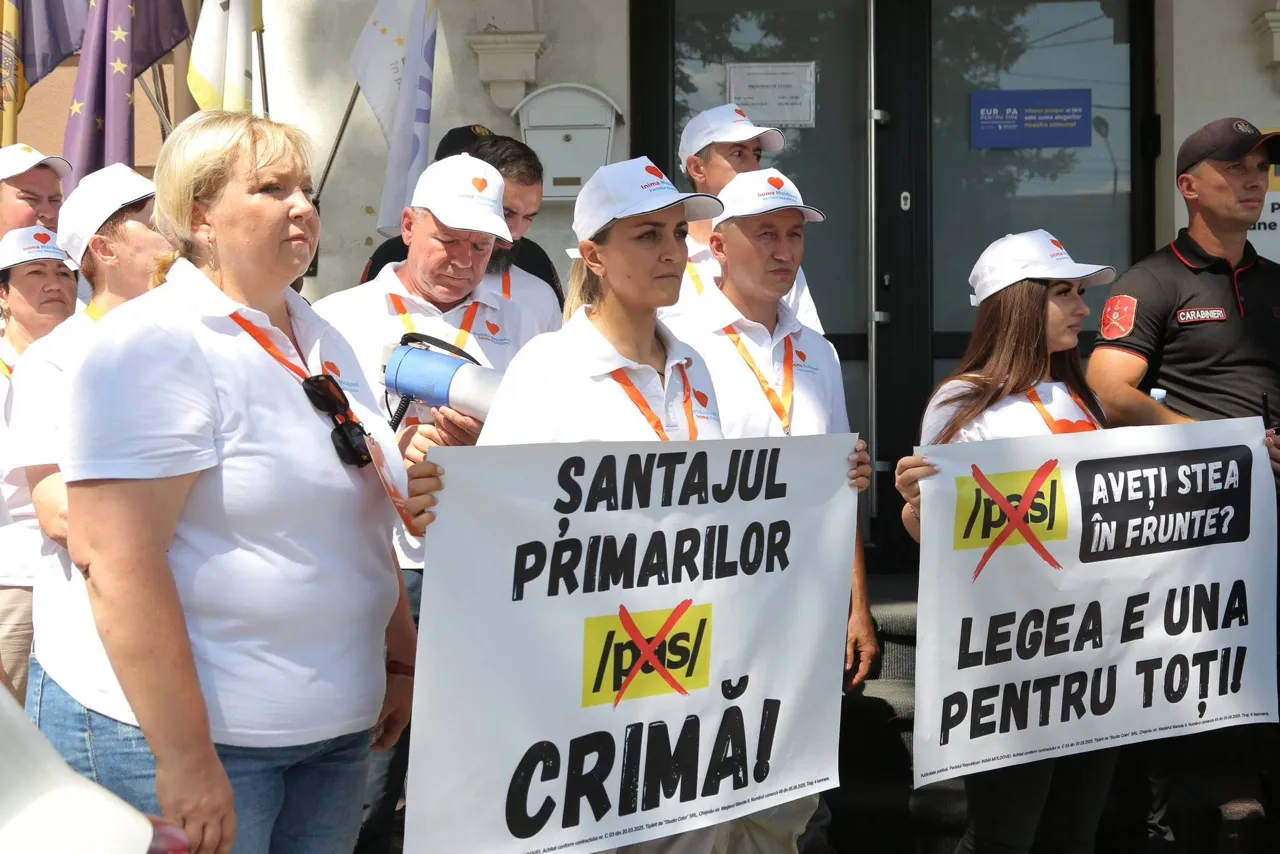 PAS требует от ЦИК запретить оппозиции использовать ее символику на протестах