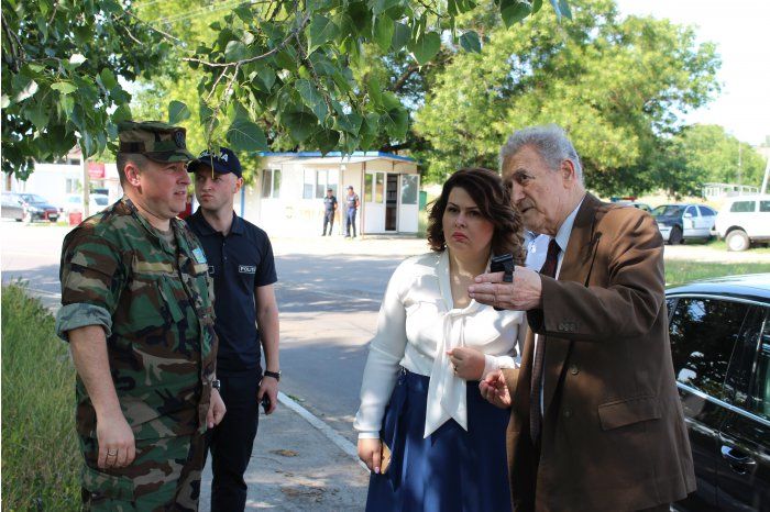 Вице-премьер Кристина Лесник осмотрела мост между сёлами Гура Быкулуй и Бычок
