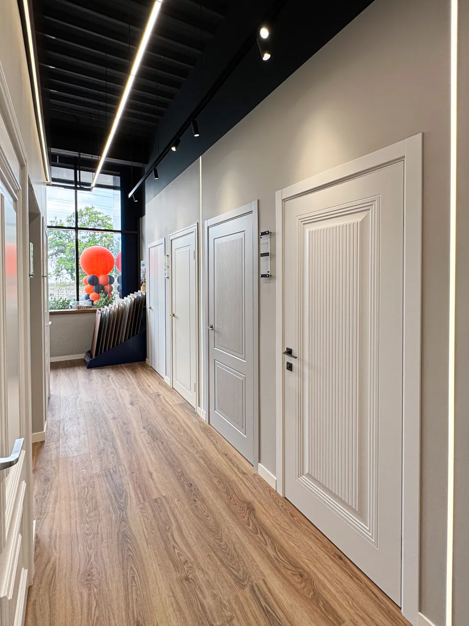 Deco Porta — новый шоурум с доступными ценами на двери, паркет, ламинат, SPC — всё в одном месте