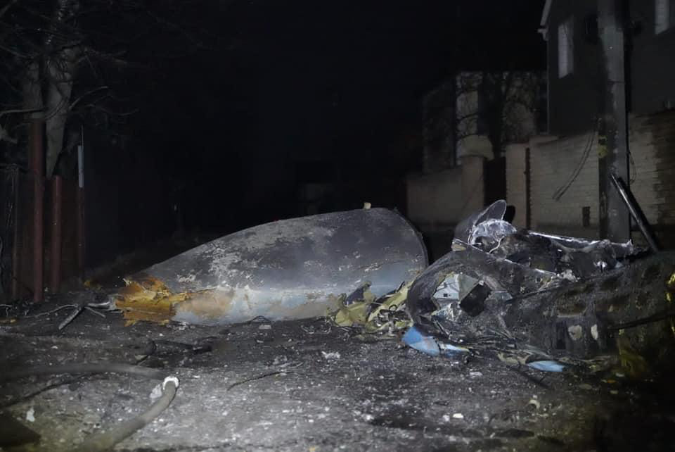 В Киеве фрагменты самолета упали на двухэтажный дом