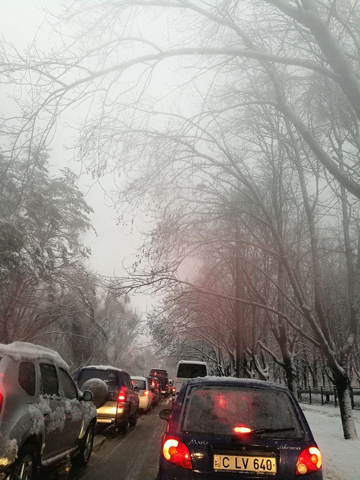 Infotrafic 14:25: Trafic paralizat. Accidente rutiere în Capitală