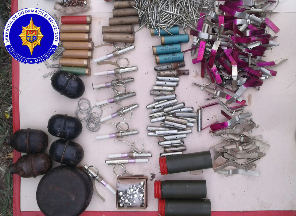 SIS: Muniții și arme de foc ridicate la domiciliul unui fost angajat al organelor de forță