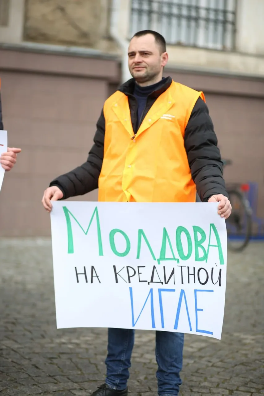 Активисты партии "Сердце Молдовы" провели протест у здания Министерства финансов
