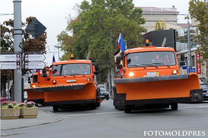 Москва подарила Кишиневу пять единиц спецтехники для уборки снега