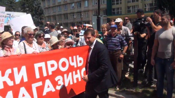 В центре Кишинева сторонники Шора заблокировали дорожное движение