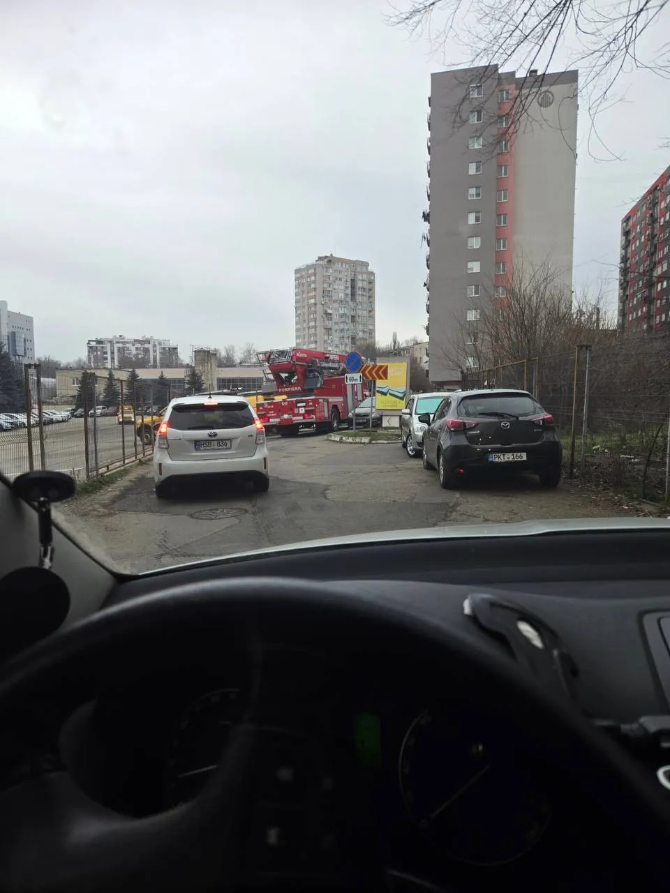 O bloggeriță care a supraviețuit unui incendiu într-un bloc de apartamente: Oamenii au fost blocați