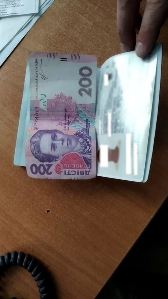 На Украине молдаванин с контрабандой пытался откупиться от пограничников