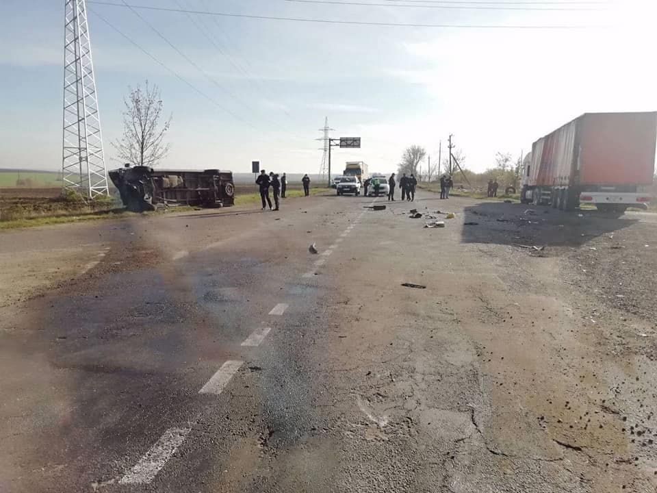 Возле Дондюшан произошло ДТП: водитель микроавтобуса скончался