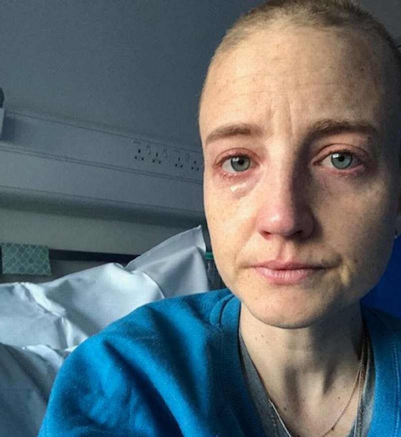 Un Bărbat A Renunţat La Tot Pentru A și Ajuta Iubita Bolnavă De Cancer 