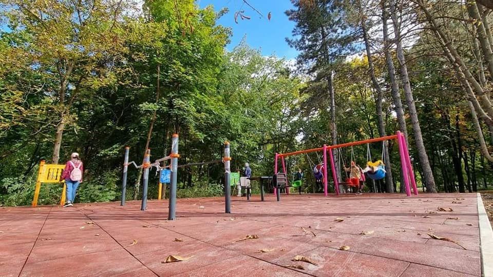 В Кишиневе установили игровой комплекс для детей с особыми потребностями