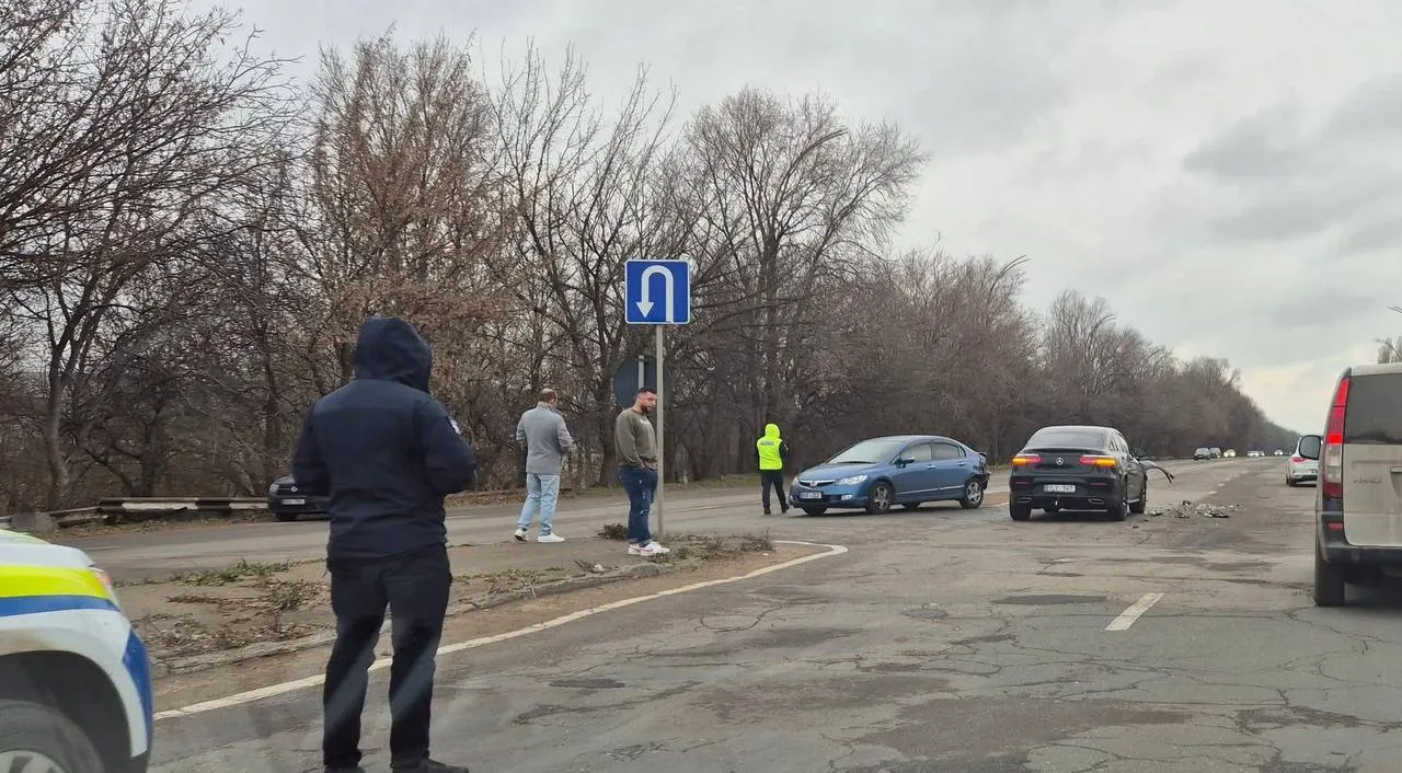 Accident la Chișinău: Două automobile, puternic avariate