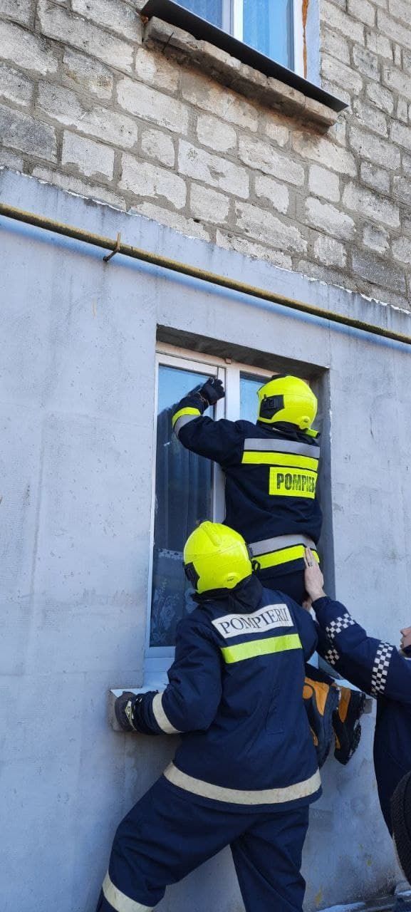 Спасатели из Комрата оказали помощь 84-летней женщине