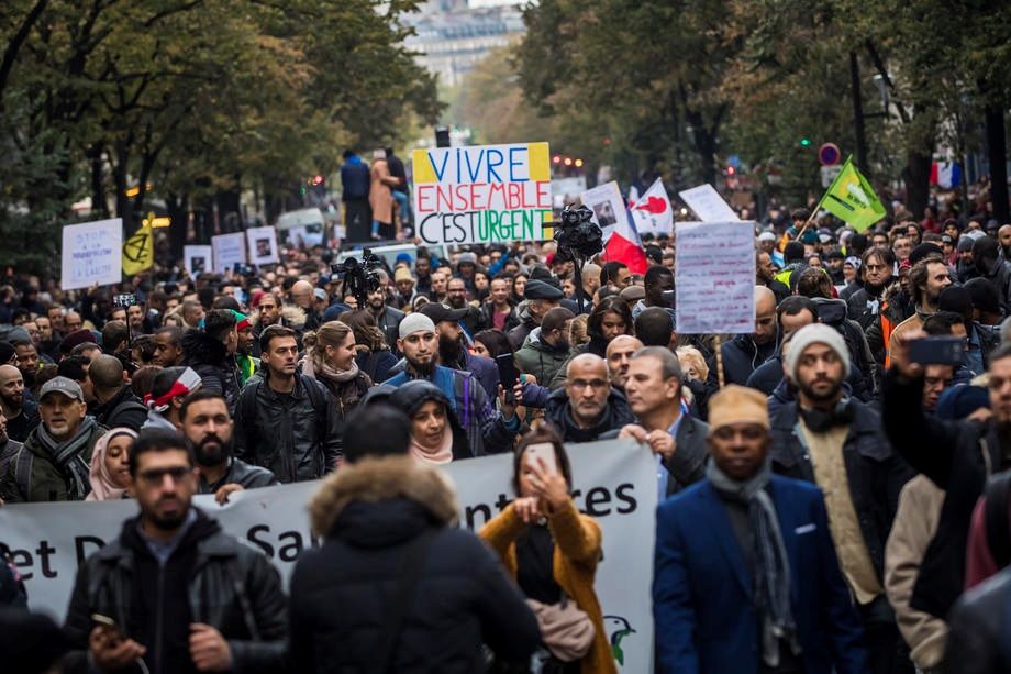 В Париже состоялся марш против исламофобии