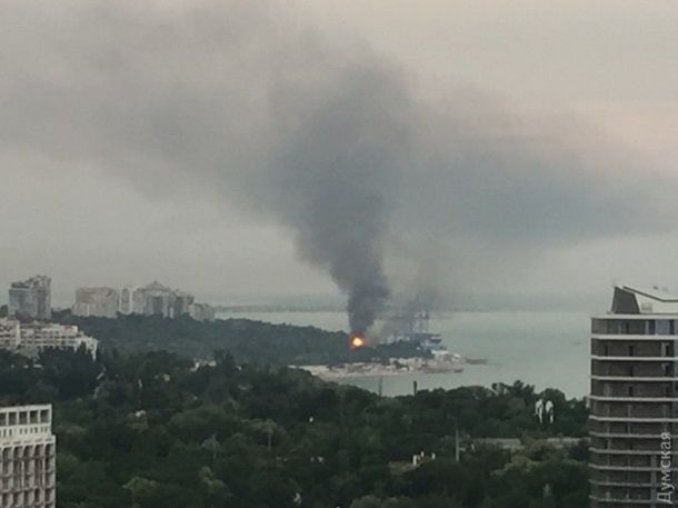 На пляже в Одессе сгорел ресторан