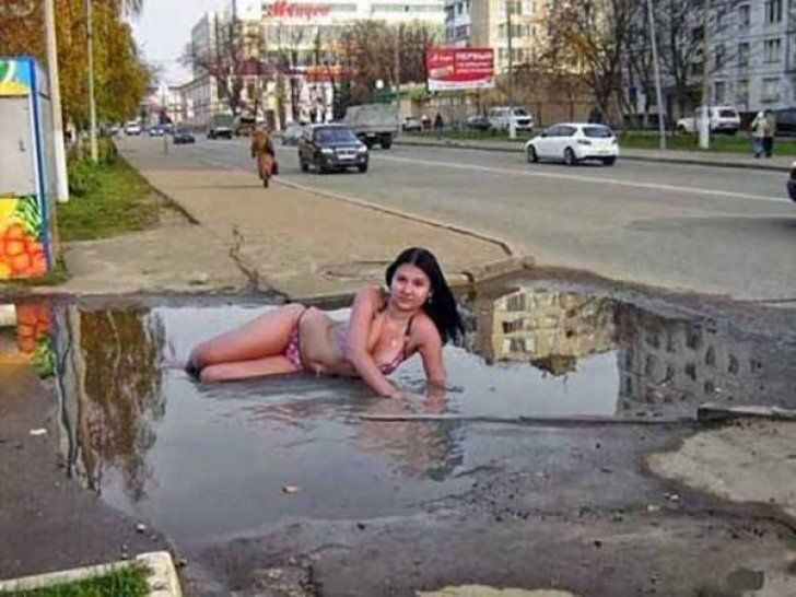 S-a supărat pe părinţi că n-au lăsat-o cu iubitul la mare. Atunci, le-a trimis o poză oribilă