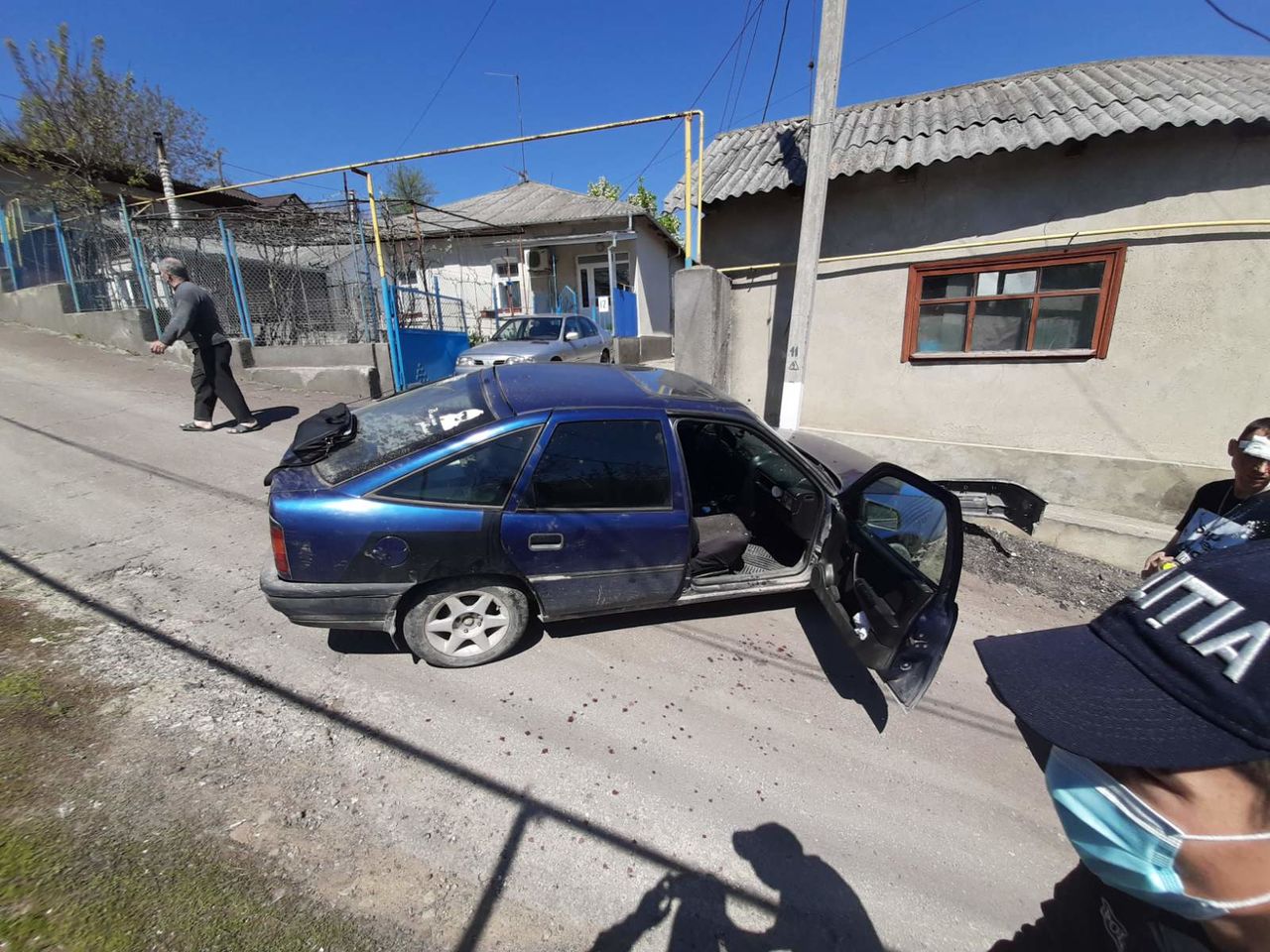 В Сороках автомобиль врезался в столб: пострадал 28-летний водитель